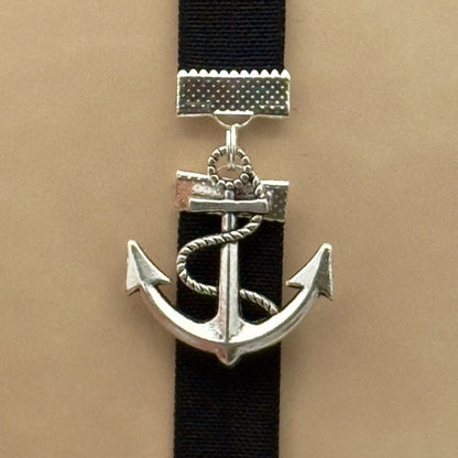 A silver anchor charm on a elastic Bookband