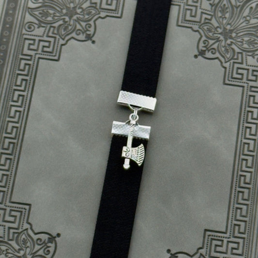 A silver axe charm on an elastic Bookband
